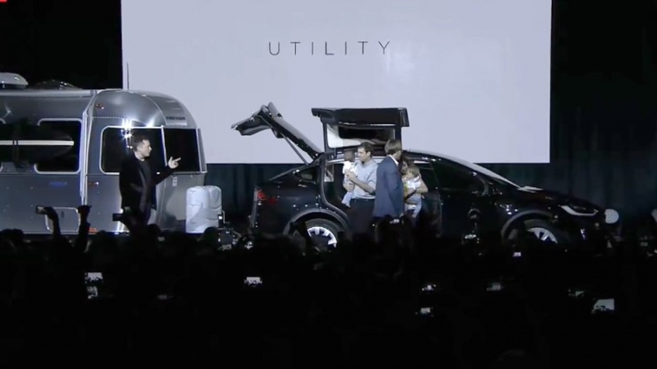 Elon Musk launches Tesla Model X (9.29.15) (720p).mp4_20151003_130854.859.jpg
