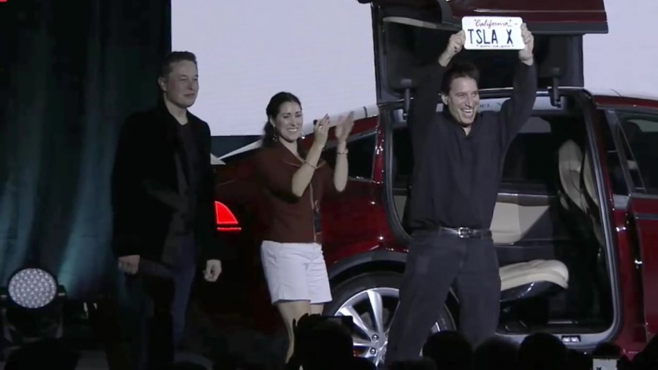 Elon Musk launches Tesla Model X (9.29.15) (720p).mp4_20151003_034226.328.jpg