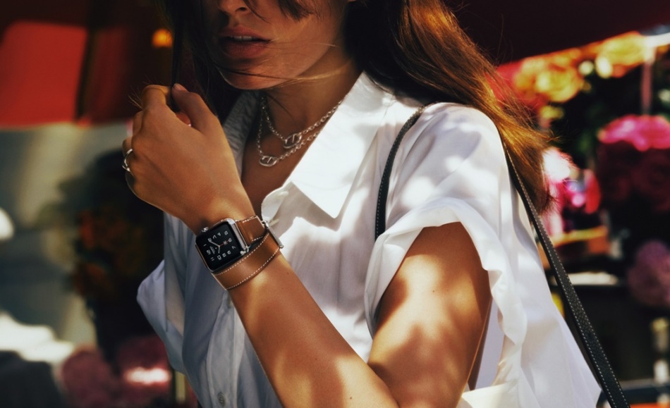   애플워치 에르메스 Apple-Watch-Hermes lifestyle image.  