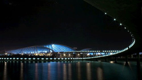 Pudong_International_Airport_at_night.jpg