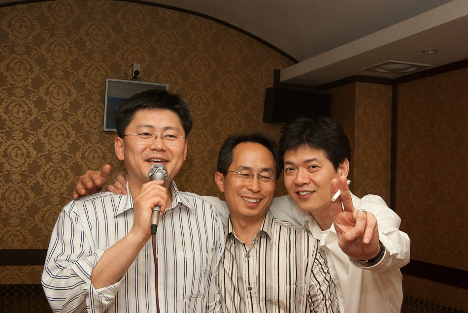 열정의 순간-디자인 품평 후 노래방에 가서 32