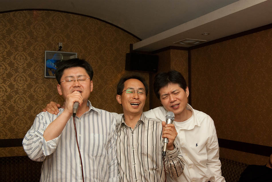 열정의 순간-디자인 품평 후 노래방에 가서 36