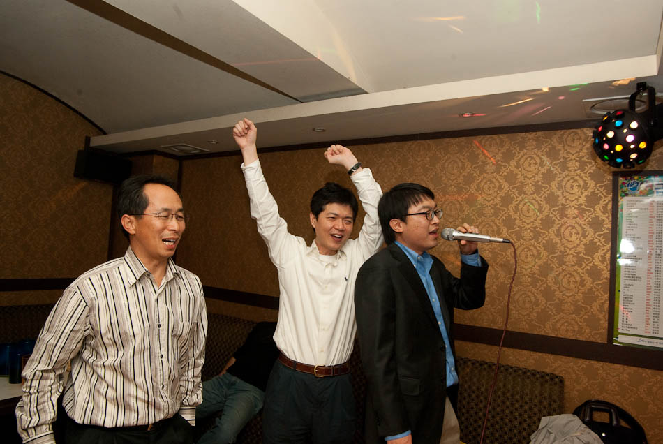 열정의 순간-디자인 품평 후 노래방에 가서 34