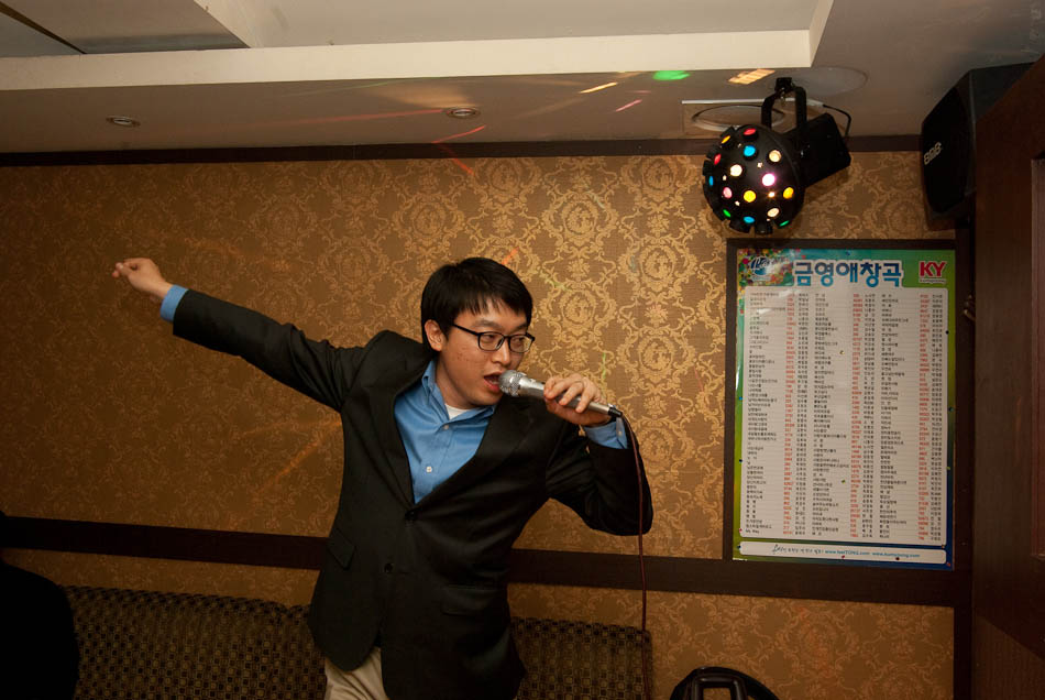 열정의 순간-디자인 품평 후 노래방에 가서 33