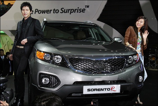 소렌토R Launching광고 17 모터쇼에 온 강지환 김하늘01.png.jpg