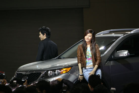 소렌토R Launching광고 18 모터쇼에 온 강지환 김하늘02.jpg