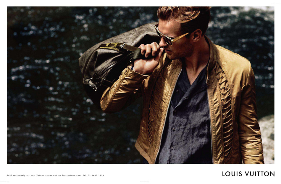 Esquire에 실린 루이비통 광고(LOUIS VUITTON Ad) 9 루이뷔통광고 - 바다가 보이는 풍경.jpg