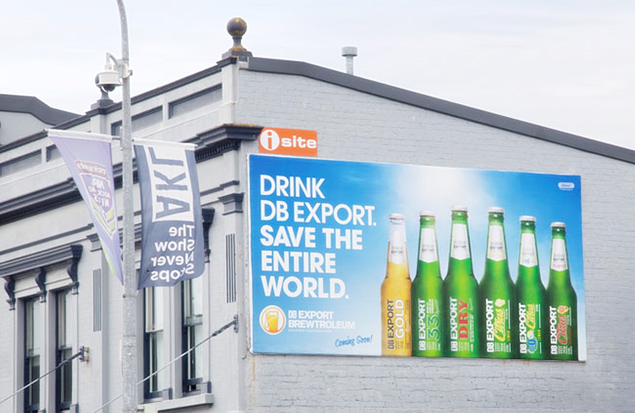 뉴질랜드 맥주 브랜드 DB Export의 옥외광고 - DB Export 'Brewtroleum' Brewtroleum-billboard.jpg