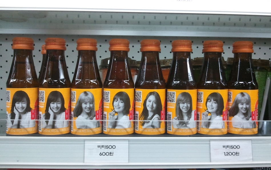   2011-08-14  소녀시대가 그려진 비타500  