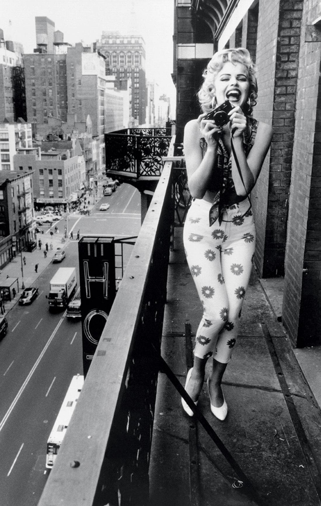 EVA HERZIGOVA1992NEW YORK, NEW YORKPHOTO by ELLEN VON UNWERTH.jpg
