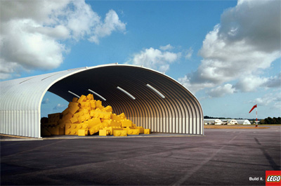 레고광고_Built it격납고.jpg