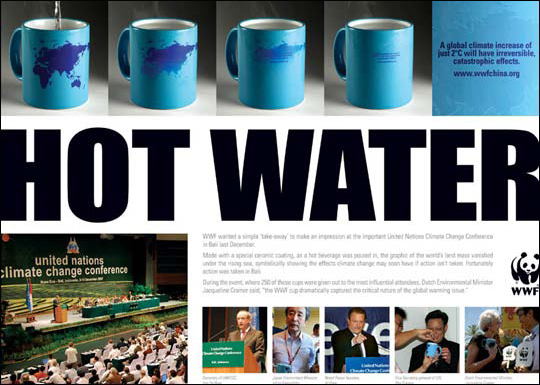 뜨거운 물을 부으면 색이 변하는 머그컵을 활용한 지구 온난화 캠페인.jpg