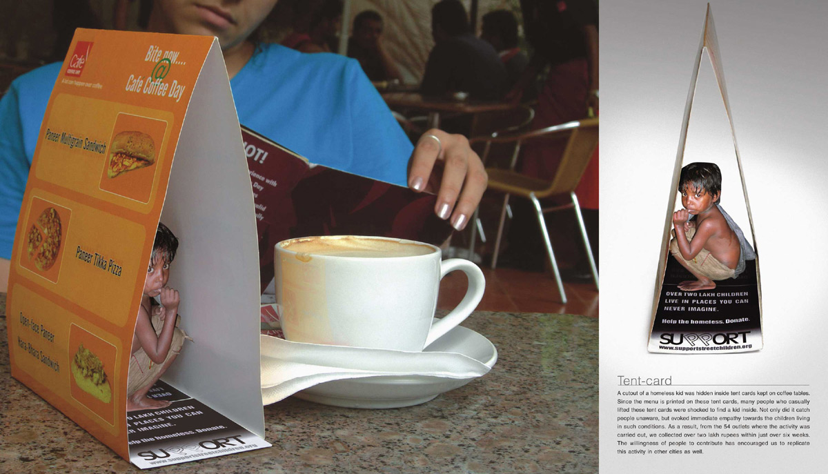 좁은 카드 사이에 아이가 살고 있어요.jpg