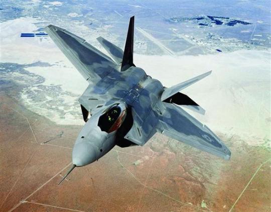 F-22 날개없는 추락.jpg