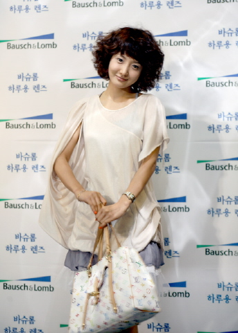 클럽을 통한 마케팅 사례, BMW의 패리스힐튼, 앱솔루트 레드 스팽글, 바슈롬 HD 69 바슈룸 HD 클럽 파티에 참석한 김옥빈