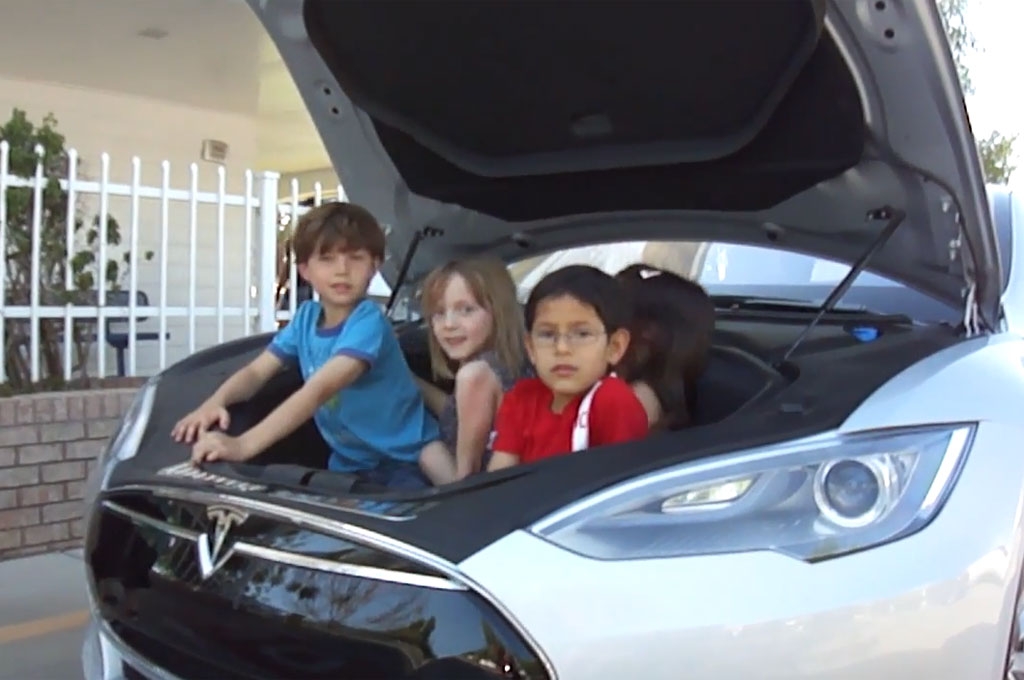  테슬라가 엔진을 없애면서 만든 신규 공간, Frunk(Front Trunk) 차량앞 트렁크