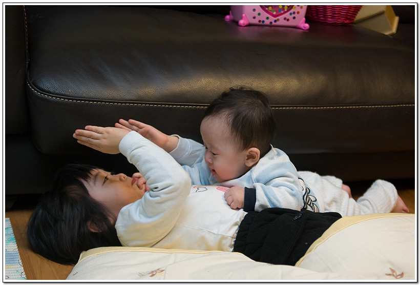 장난치는 은우와 은결 73 장난치는 은우와 은결 25