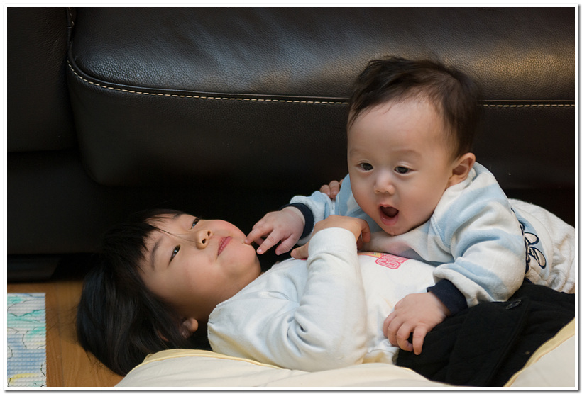 장난치는 은우와 은결 72 장난치는 은우와 은결 24