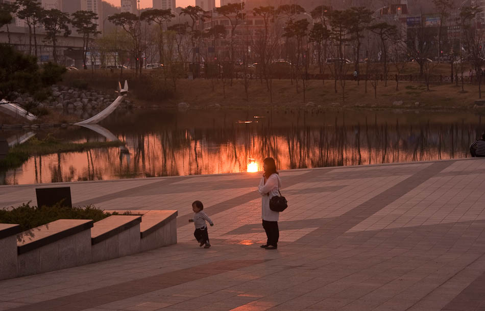 석양의 호수공원에서 3