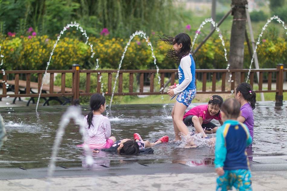 광교호수공원 풍경_물놀이-6786