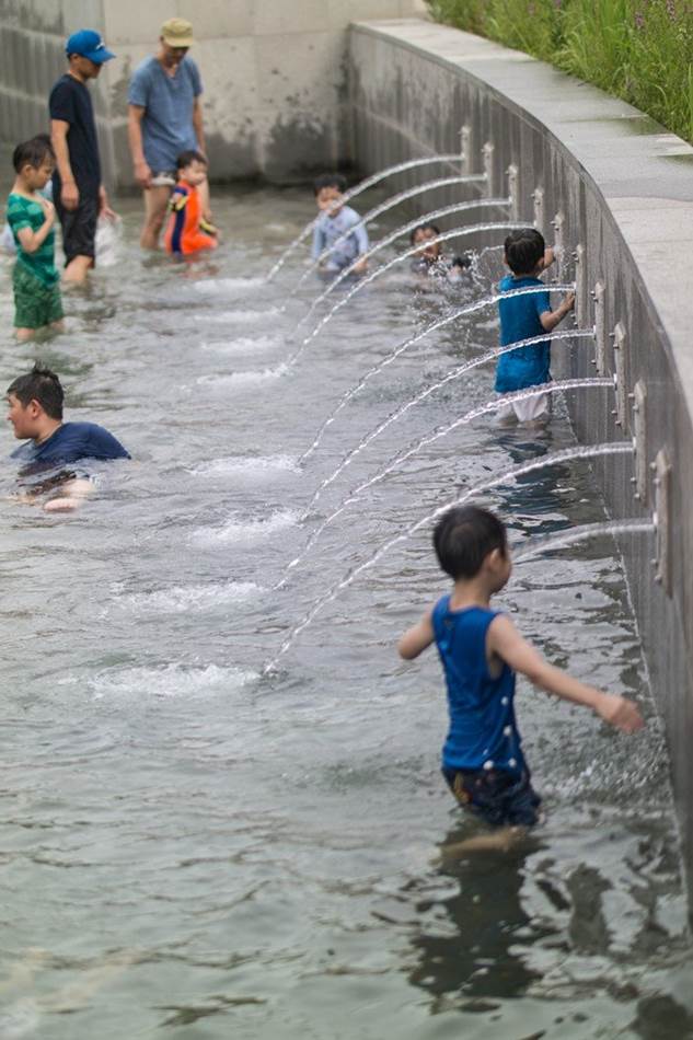 광교호수공원 풍경_물놀이-6815