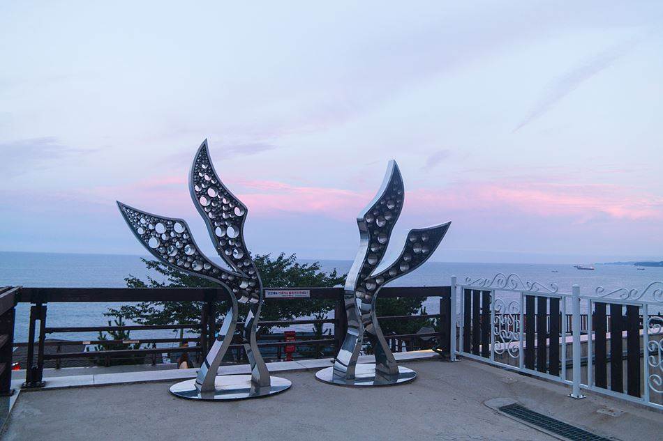 묵호 등대_석양 무렵 묵호 등대 앞 바다-7757