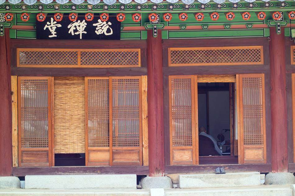 평창 월정사 설선당(종무소)에서 업무보시는 스님들-4894