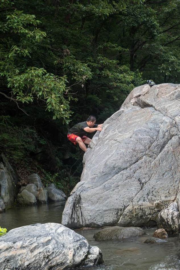 광지원계곡 풍경 바위를 타다-8678