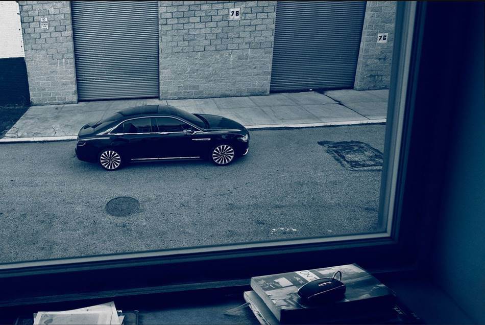 lincoln-continental-campaign-2017_%ec%95%a0%eb%8b%88-%eb%a0%88%eb%b3%b4%eb%b9%84%ec%b8%a0annie-leibovitz_02