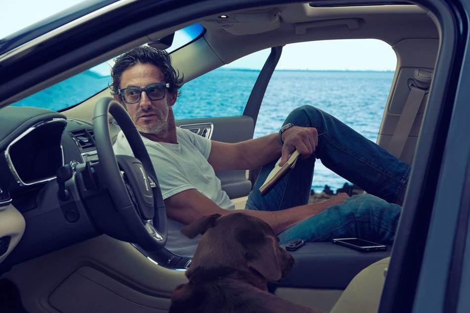 lincoln-continental-campaign-2017_%ec%95%a0%eb%8b%88-%eb%a0%88%eb%b3%b4%eb%b9%84%ec%b8%a0annie-leibovitz_08