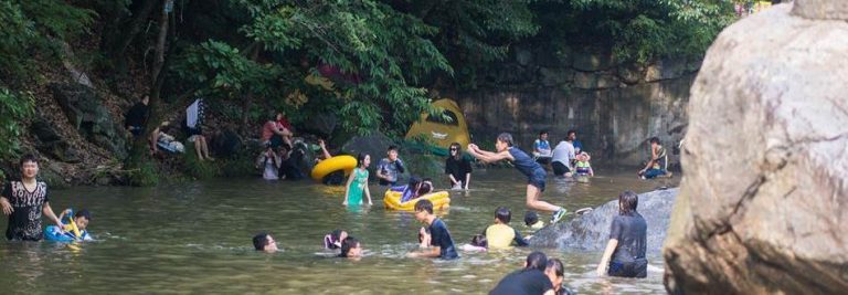 남한산성 입구 광지원계곡 물놀이 풍경