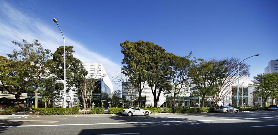 숲속의 도서관 다이칸야마 츠타야서점 - 라이프스타일 제안과 고객가치 창출로 서점의 미래를 만들다 13 다이칸야마 츠타야서점을 설계한
Klein Dytham architecture에서 공개한 다이칸야마 츠타야서점 사진 이미지01_tsutaya_ccc_111205_001-01