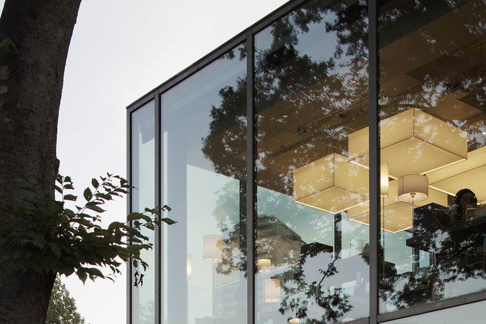 숲속의 도서관 다이칸야마 츠타야서점 - 라이프스타일 제안과 고객가치 창출로 서점의 미래를 만들다 15 다이칸야마 츠타야서점을 설계한
Klein Dytham architecture에서 공개한 다이칸야마 츠타야서점 사진 이미지03_tsutaya_ccc_2012_07_015-02