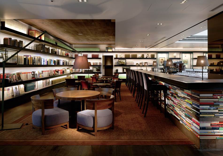 숲속의 도서관 다이칸야마 츠타야서점 - 라이프스타일 제안과 고객가치 창출로 서점의 미래를 만들다 19 다이칸야마 츠타야 사이트에 올라온 서점 내부 모습_tsutaya_tutaya_013-02