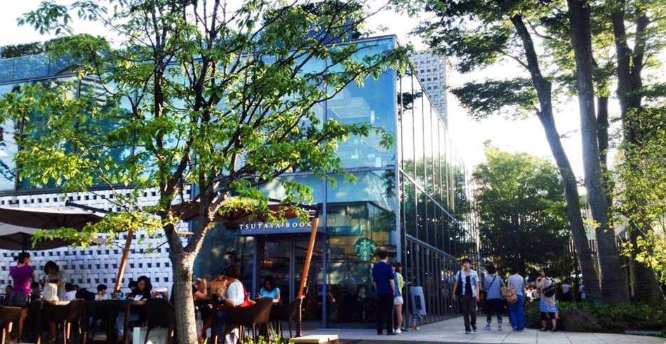 숲속의 도서관 다이칸야마 츠타야서점 - 라이프스타일 제안과 고객가치 창출로 서점의 미래를 만들다 21
다이칸야마 츠타야 스타벅스 전경