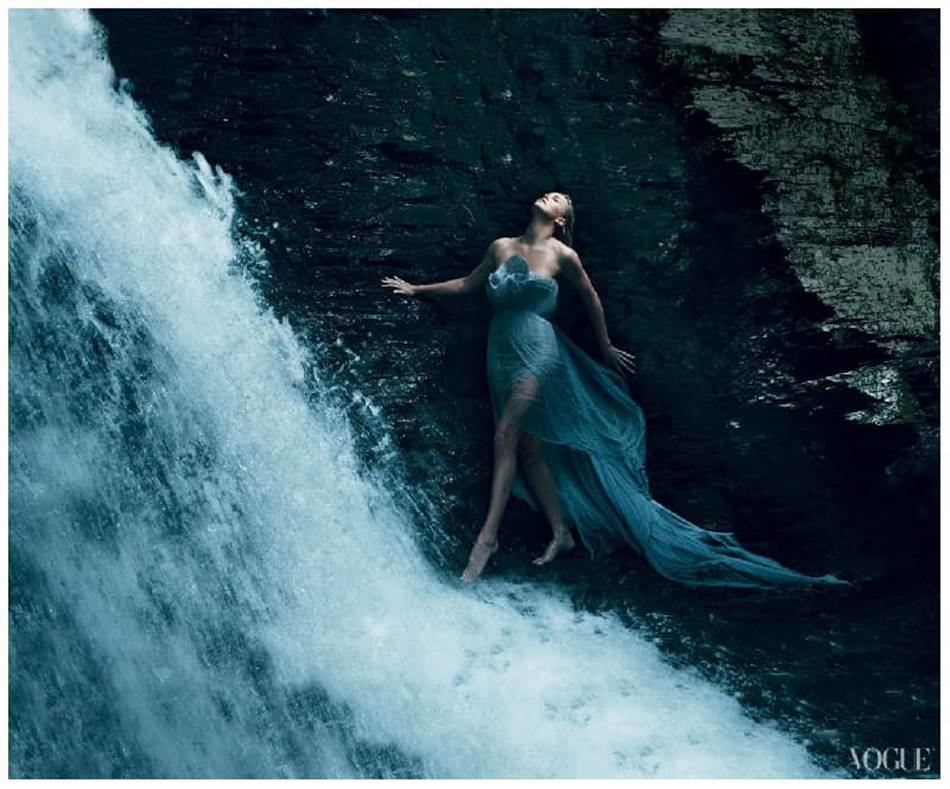 애니 레보비츠(Annie Leibovitz)_2011_theron-via-vogue