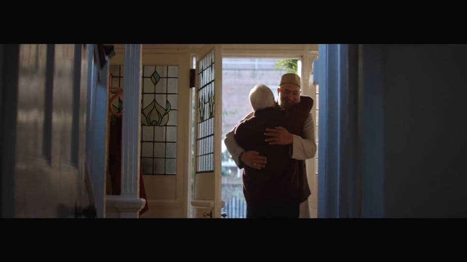 2015%eb%85%84-%ec%95%84%eb%a7%88%ec%a1%b4-%ed%94%84%eb%9d%bc%ec%9e%84-%ec%8b%9c%ec%a6%8c-%ea%b4%91%ea%b3%a0_new-amazon-prime-commercial-2016_a-priest-and-imam-meet-for-a-cup-of-tea01