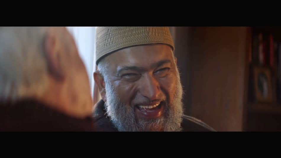 2015%eb%85%84-%ec%95%84%eb%a7%88%ec%a1%b4-%ed%94%84%eb%9d%bc%ec%9e%84-%ec%8b%9c%ec%a6%8c-%ea%b4%91%ea%b3%a0_new-amazon-prime-commercial-2016_a-priest-and-imam-meet-for-a-cup-of-tea03