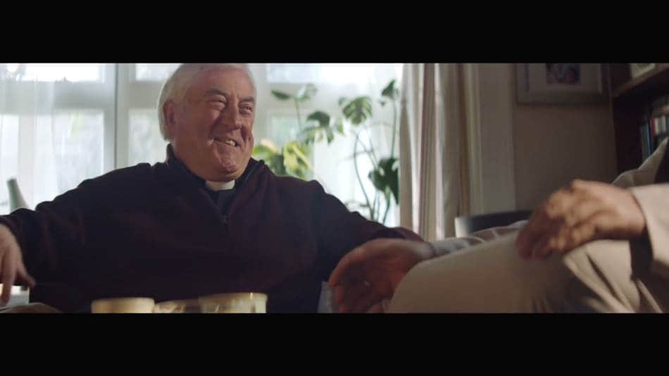 2015%eb%85%84-%ec%95%84%eb%a7%88%ec%a1%b4-%ed%94%84%eb%9d%bc%ec%9e%84-%ec%8b%9c%ec%a6%8c-%ea%b4%91%ea%b3%a0_new-amazon-prime-commercial-2016_a-priest-and-imam-meet-for-a-cup-of-tea04