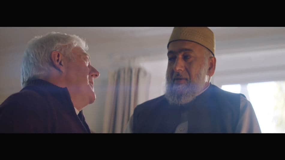 2015%eb%85%84-%ec%95%84%eb%a7%88%ec%a1%b4-%ed%94%84%eb%9d%bc%ec%9e%84-%ec%8b%9c%ec%a6%8c-%ea%b4%91%ea%b3%a0_new-amazon-prime-commercial-2016_a-priest-and-imam-meet-for-a-cup-of-tea06