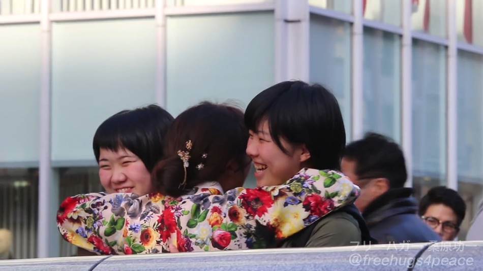 %ed%95%9c%ea%b5%ad%ec%9d%b8%ec%9d%b4-%eb%b0%98%ed%95%9c%ec%8b%9c%ec%9c%84%ed%98%84%ec%9e%a5%ec%97%90%ec%84%9c-%ed%94%84%eb%a6%ac%ed%97%88%ea%b7%b8%eb%a5%bc-%ed%95%b4%eb%b3%b4%ec%95%98%eb%8b%a4-04