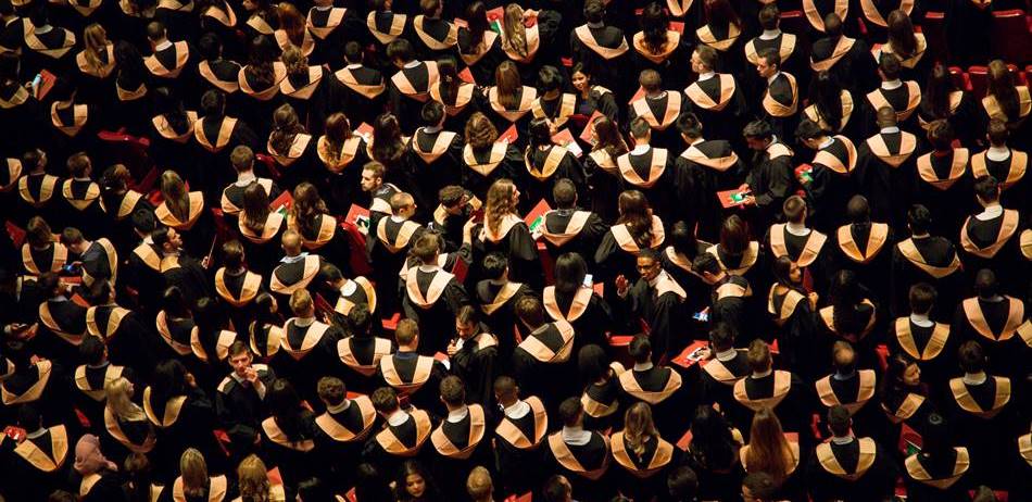 Featured_졸업식 장면_faustin-tuyambaze