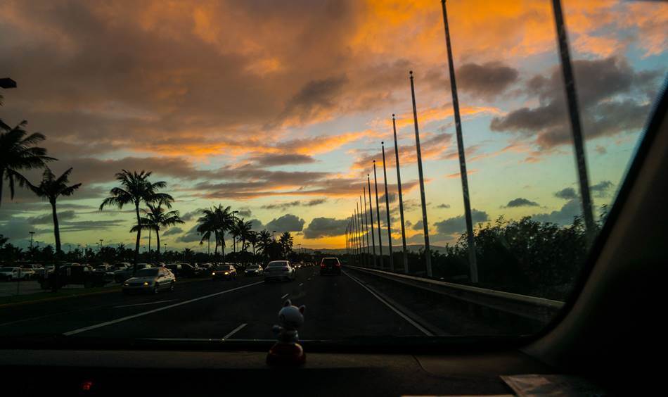 괌여행_괌 도착해 호텔로 가는 택시안에서_바라본 석양 하늘-3024