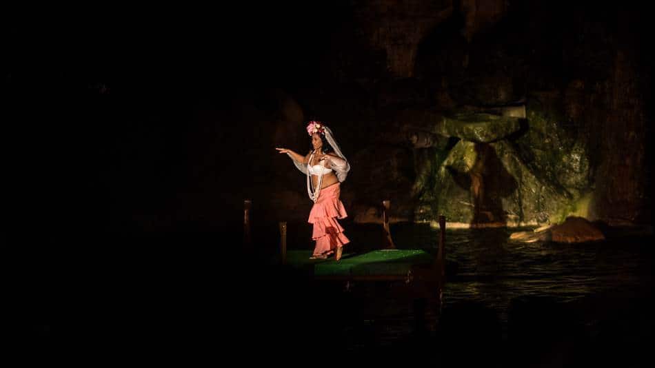 퍼시픽 판타지 디너쇼 (Pacific Fantasy Dinner Show) 장면