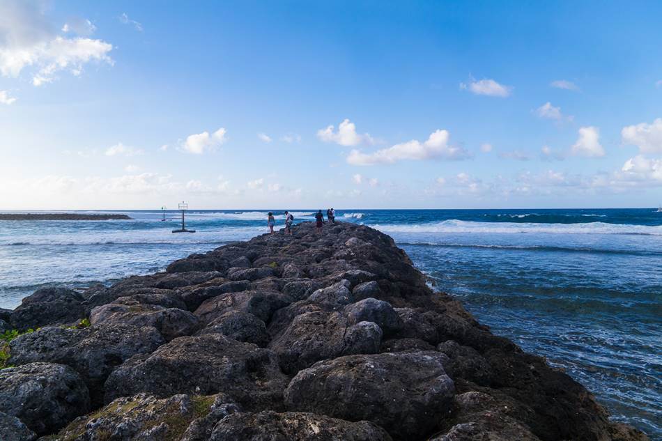 파세오공원 앞 방파제를 배경으로 바다를 담다