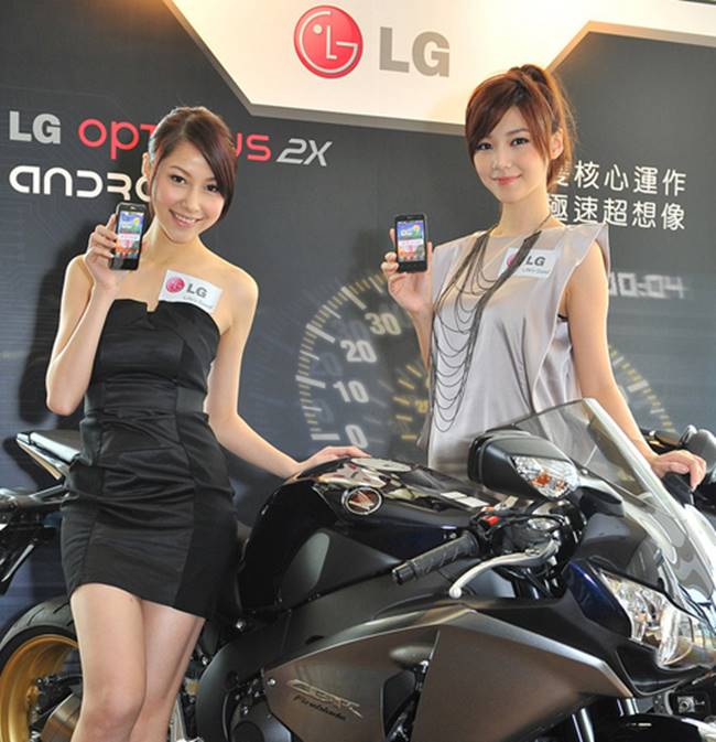LG 스마트폰 역사_2011년 1월 '옵티머스 2X', 세계 최초 듀얼코어 스마트폰 혼다 콜라보 03
