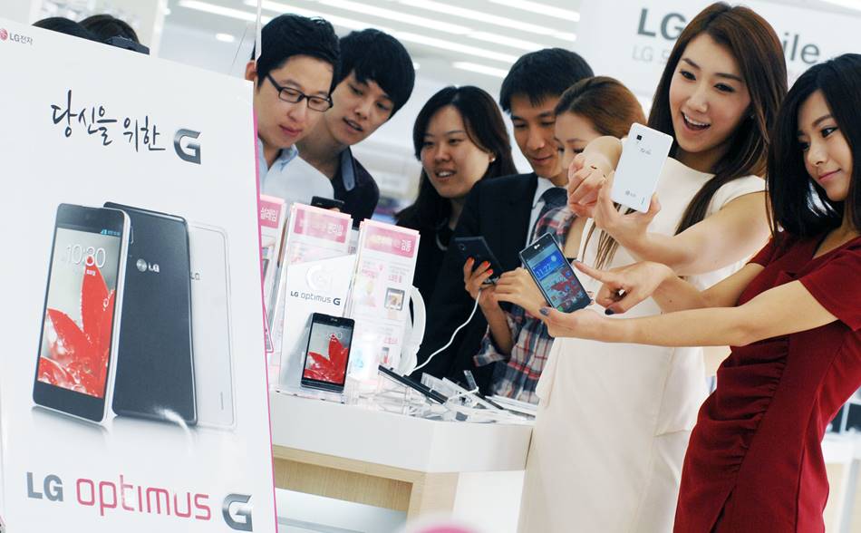 LG 스마트폰 역사_2012년 9월 '옵티머스G', 일명 '회장님폰'
