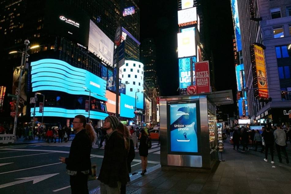 삼성 갤럭시 S8 언팩 행사 시 뉴욕 타임스퀘어 옥외광고 Galaxy S8 Time Square_OOH_Main Unpack20170330