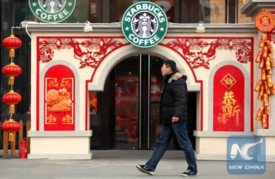 중국 베이징 스타벅스 매장 이미지 붉은 색과 이상한 조화