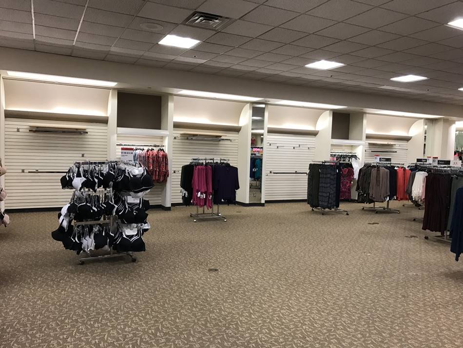 시어즈 매장 모습 A Sears store in the Woodbridge Center 비지니스 인사이더 제공